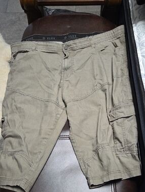 Point Zero Men's Cargo Shorts in Khaki Green